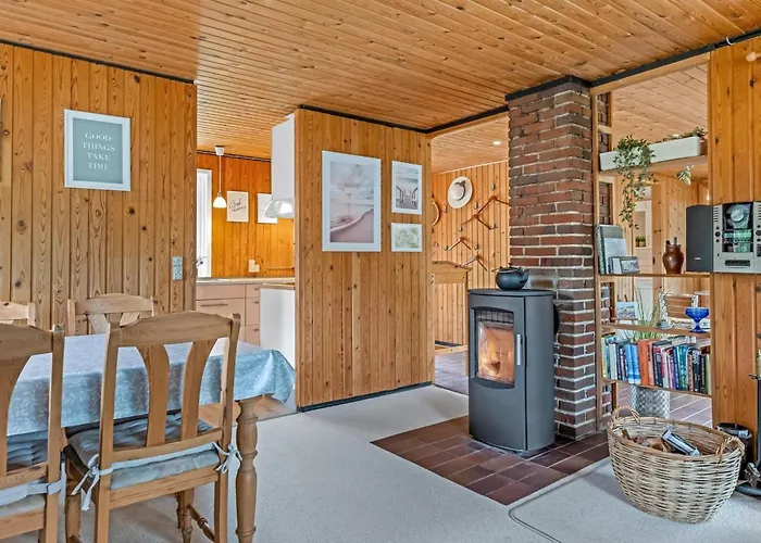 Menard - 1-2km From The Sea By Interhome